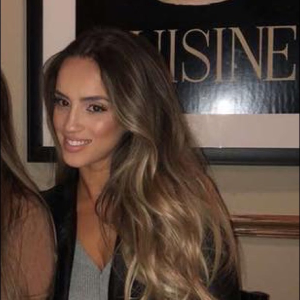 Meet your Posher, Adelina